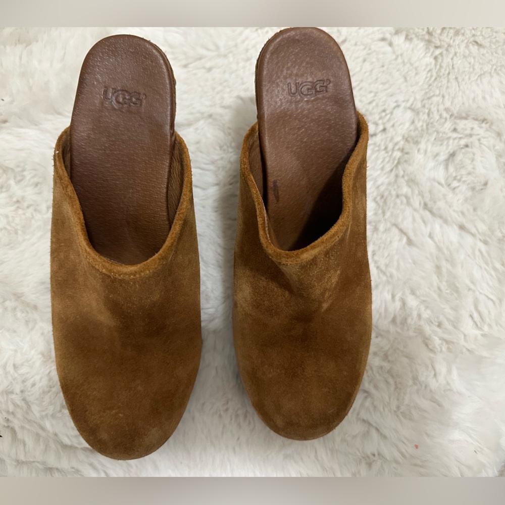 UGG size 8 Chestnut aClogs
